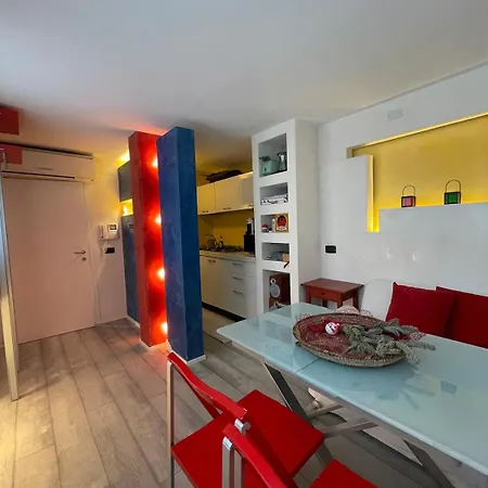 Daire Terrace Center - Yellow *