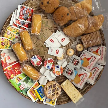 Daire Terrace Center - Yellow