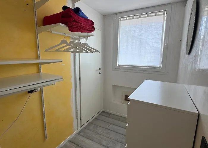 Terrace Center - Yellow *