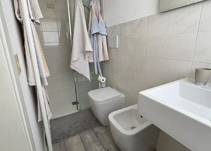 Terrace Center - Yellow