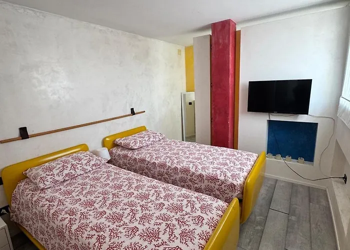 Daire Terrace Center - Yellow