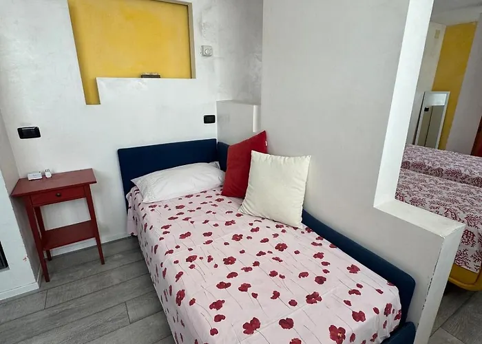 Terrace Center - Yellow *